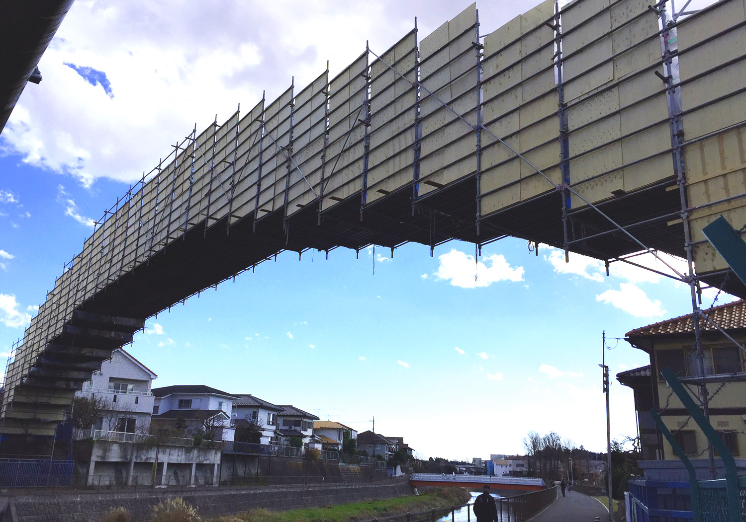 特建事業所　石田班　水道管釣り足場